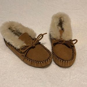 Toddler Girls Minnetonka Moccasins - size 11